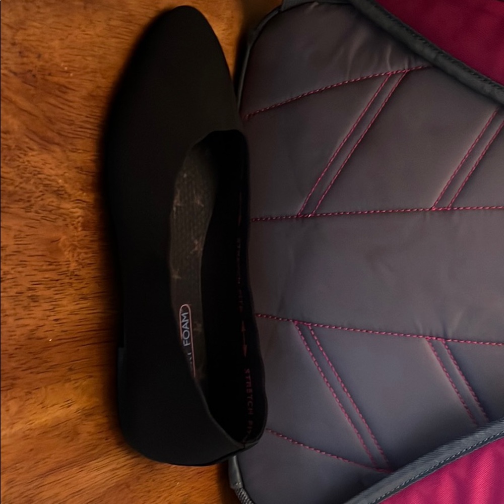 Women’s black flats